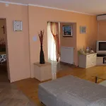 Two-bedroom In Ii Lägenhet Pula