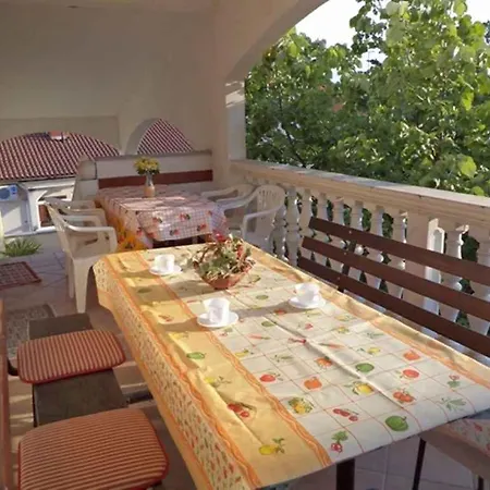Two-bedroom In Pula Ii Lägenhet Veruda