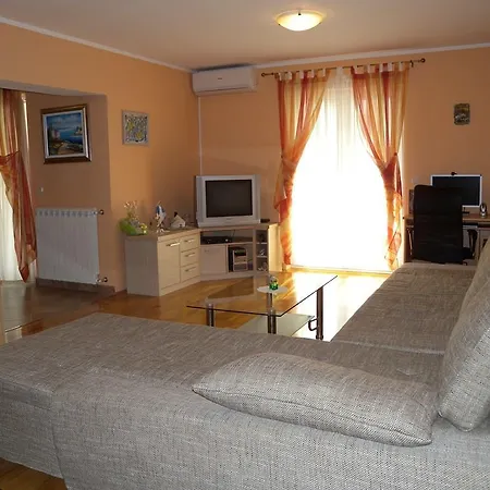 Apartment Two-bedroom In Pula Ii Veruda