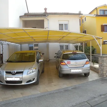 Two-bedroom In Ii Appartement Pula